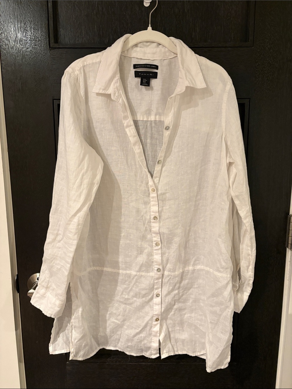 Like new 100% Linen Tahari button down shirt blouse with side slits